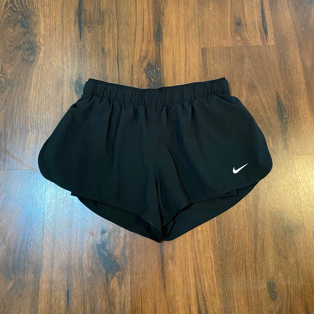 Nike Dri Fit Shorts Size Medium ✨